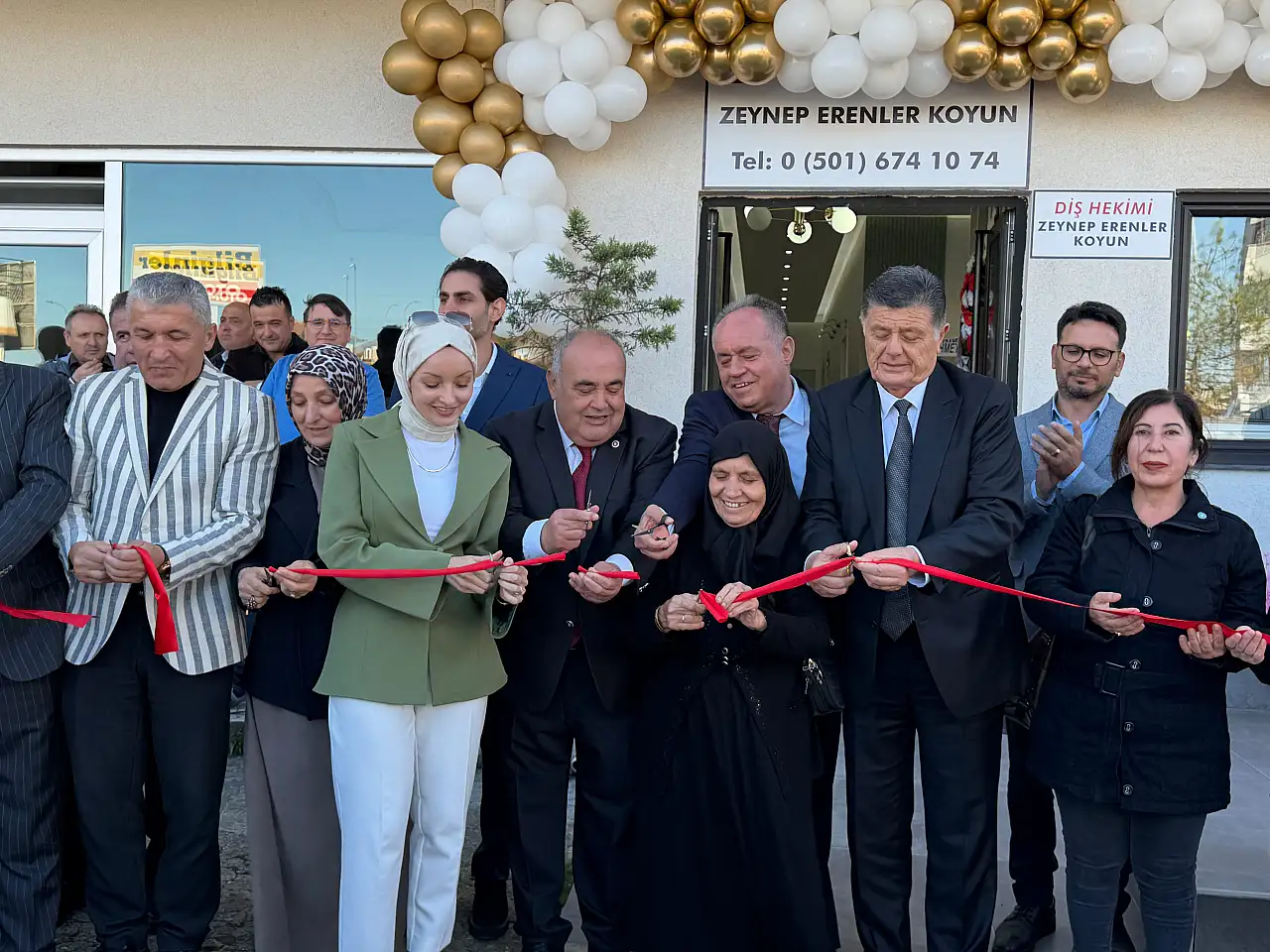 Zeynep Erenler Koyun Diş Kliniği Hizmete Açıldı