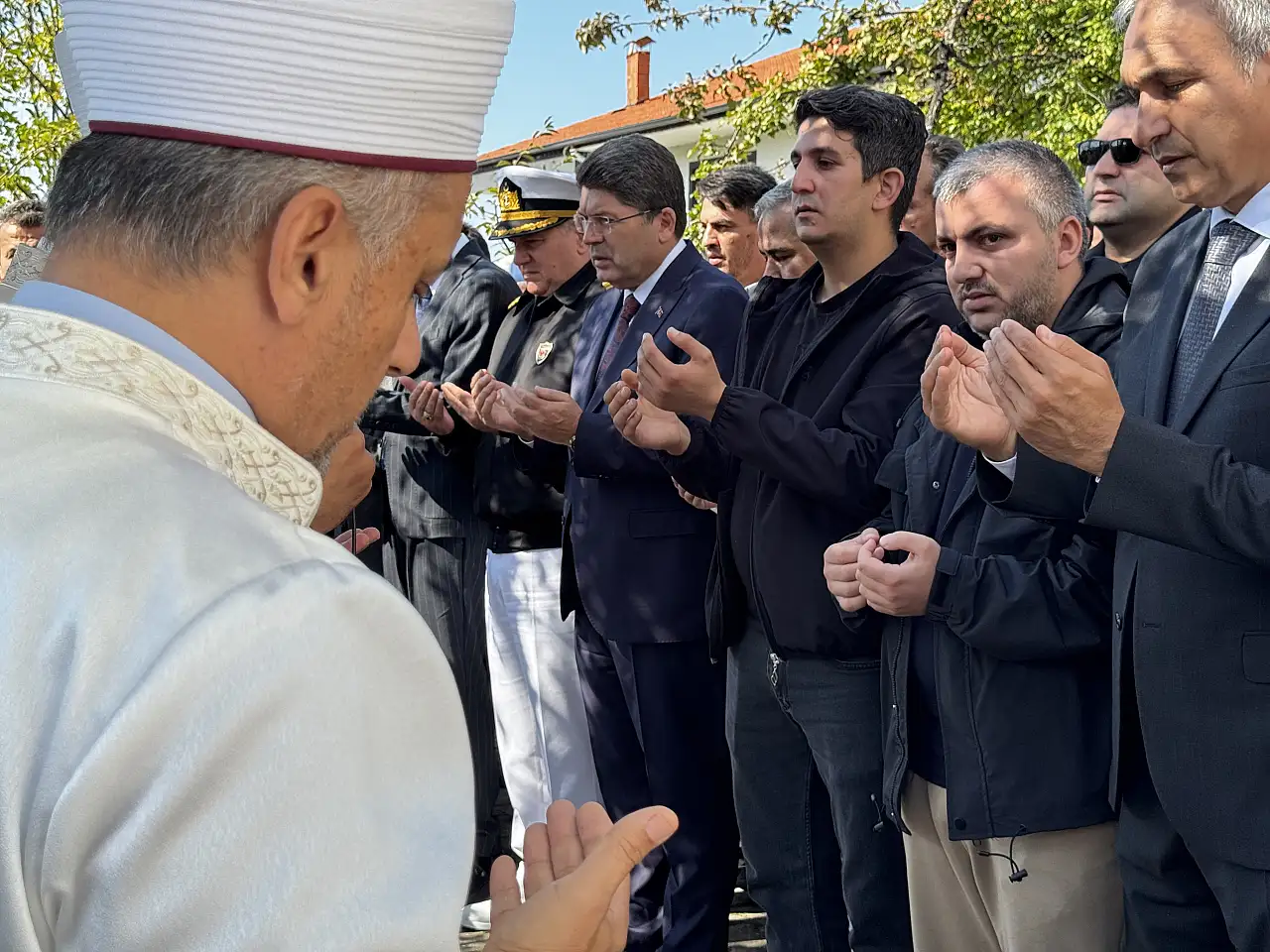 Minik Sare dualarla ahirete uğurlandı