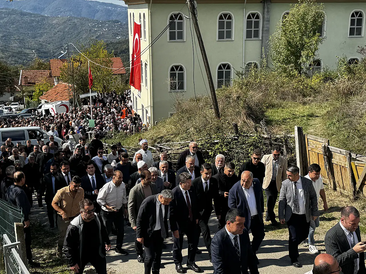 Minik Sare dualarla ahirete uğurlandı