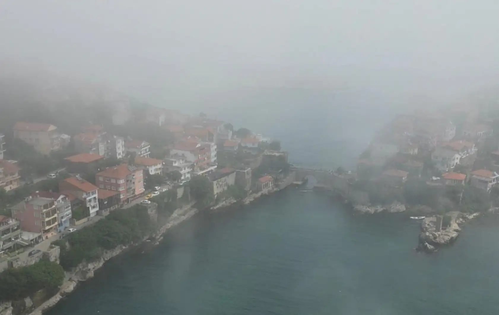 Amasra sisler altında