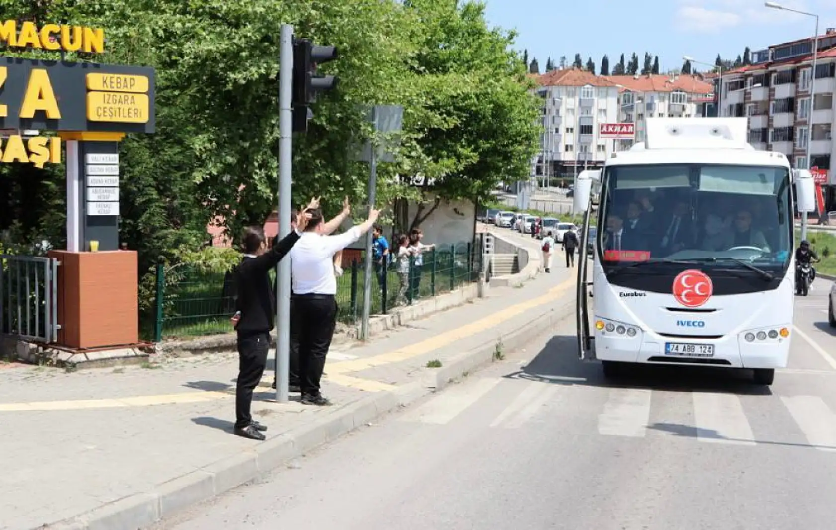 MHP Konvoyu Yoğun İlgi
