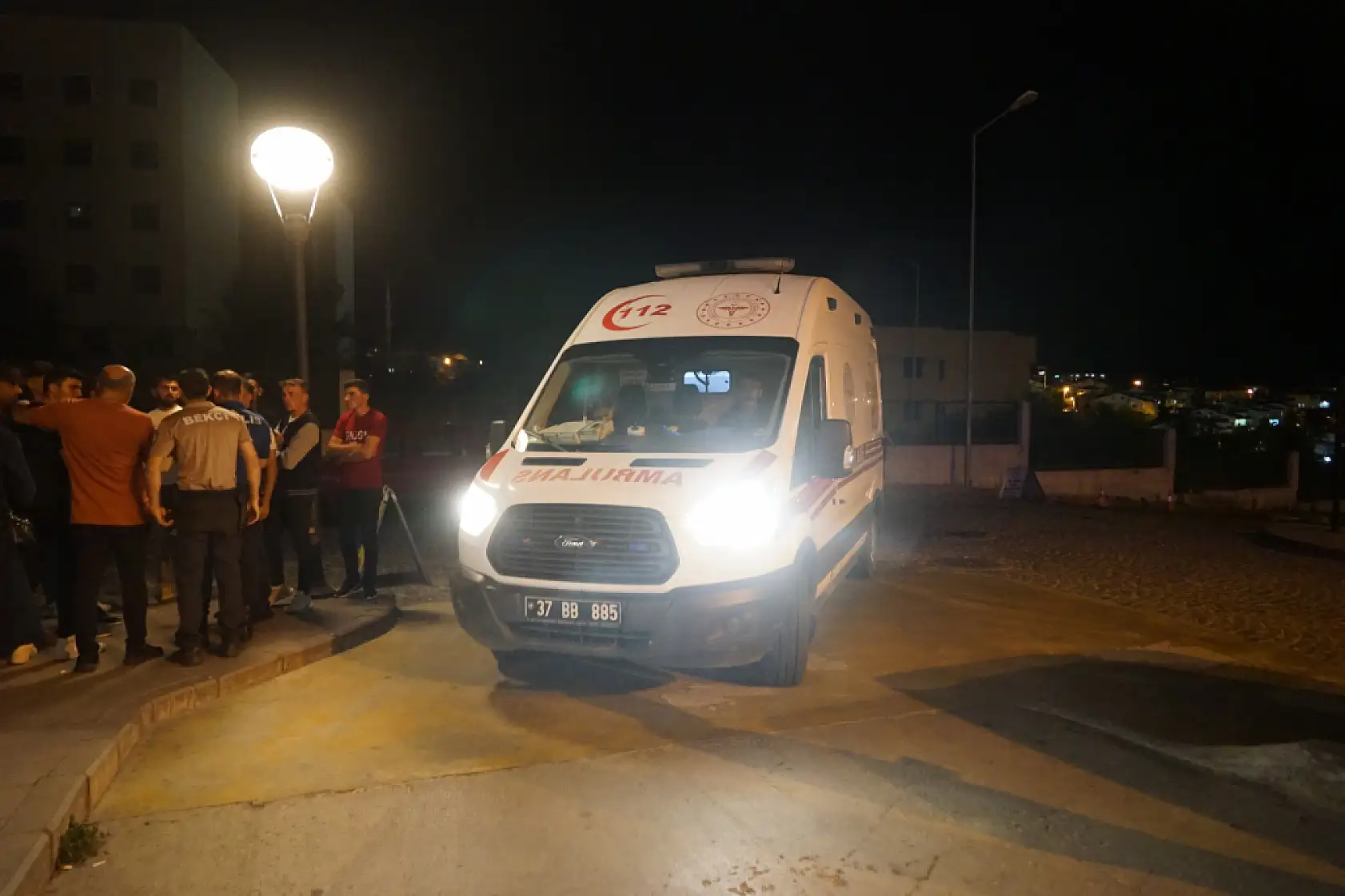 Önce eşini vurdu, sonra polislerle çatıştı