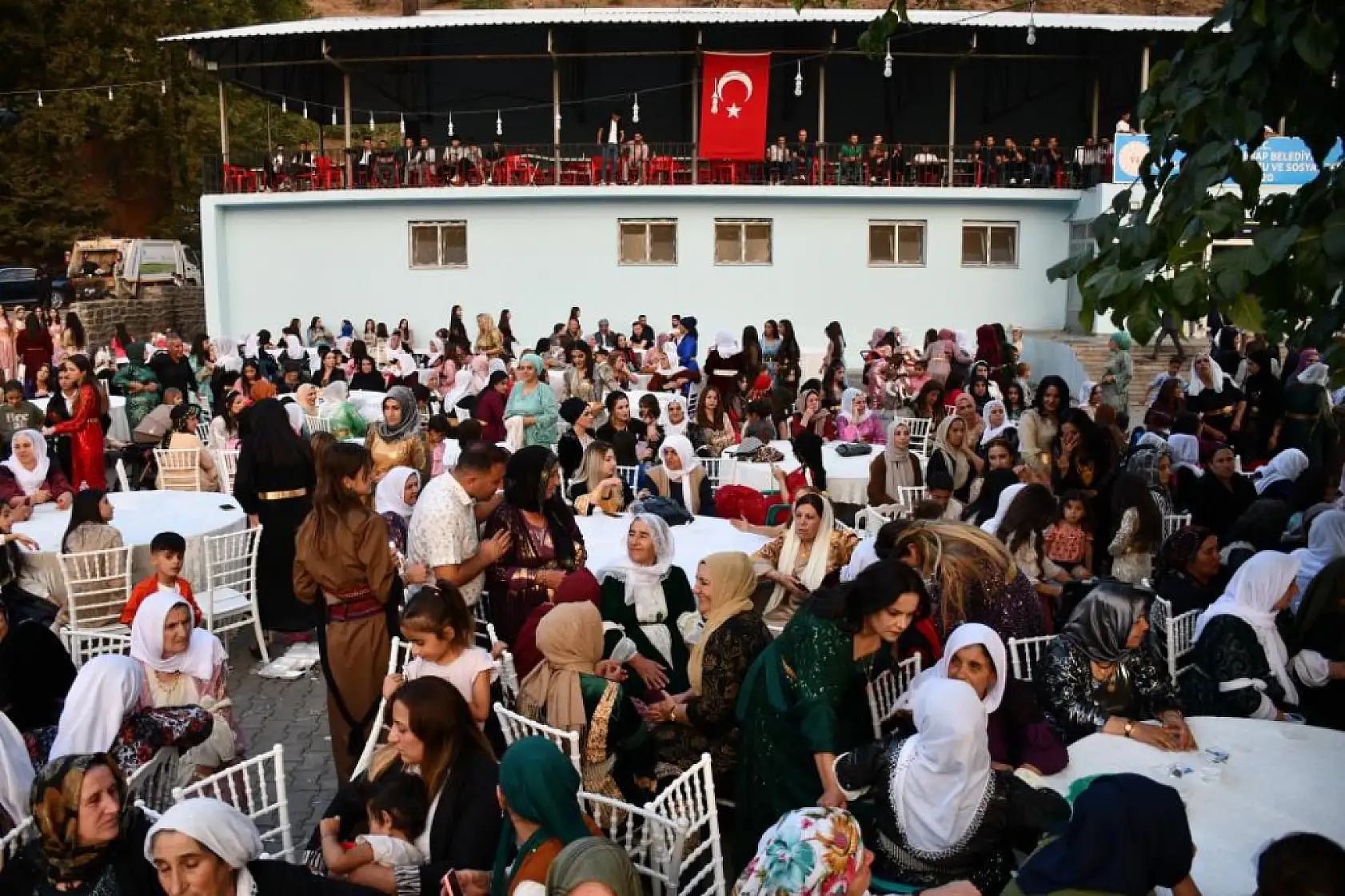 Takılan paralar masaya sığmadı