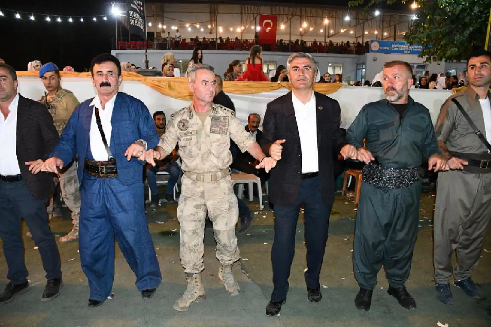 Takılan paralar masaya sığmadı