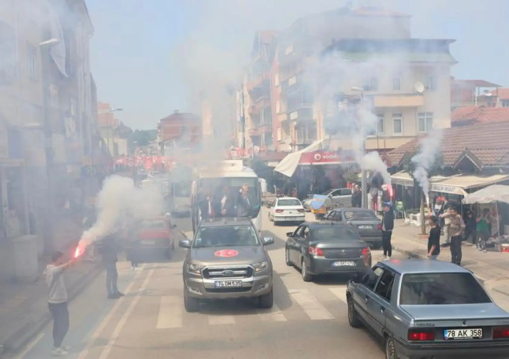 MHP Konvoyu Yoğun İlgi