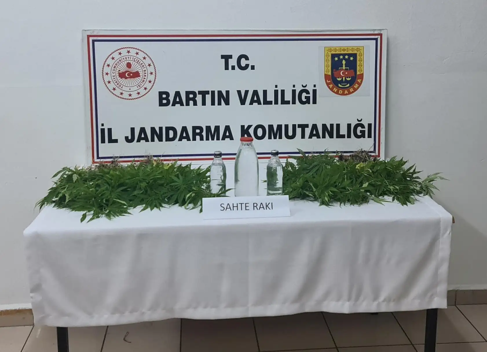 Jandarmadan 5 ayrı adreste operasyonu