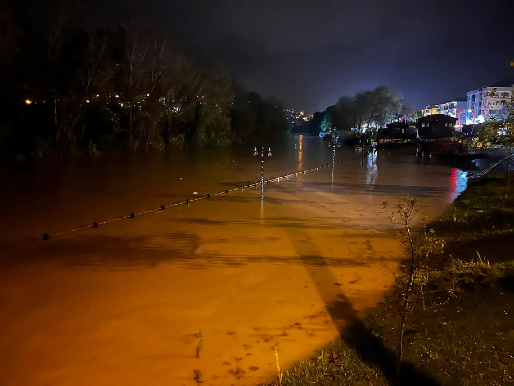 Irmak su seviyesi hızla yükseliyor