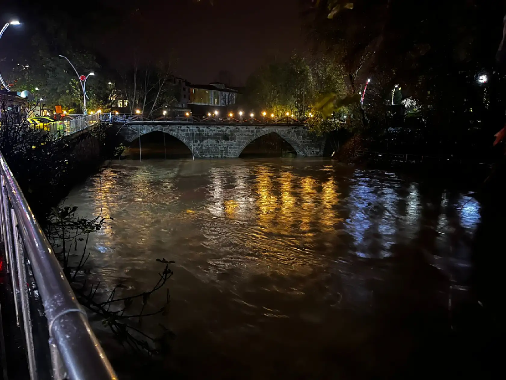 Irmak su seviyesi hızla yükseliyor