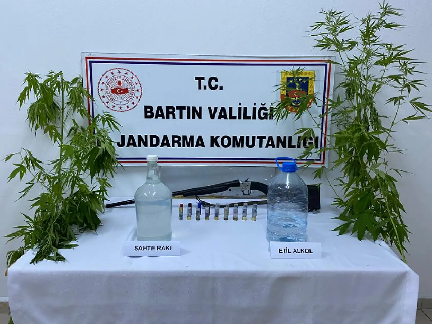 Jandarmadan 5 ayrı adreste operasyonu
