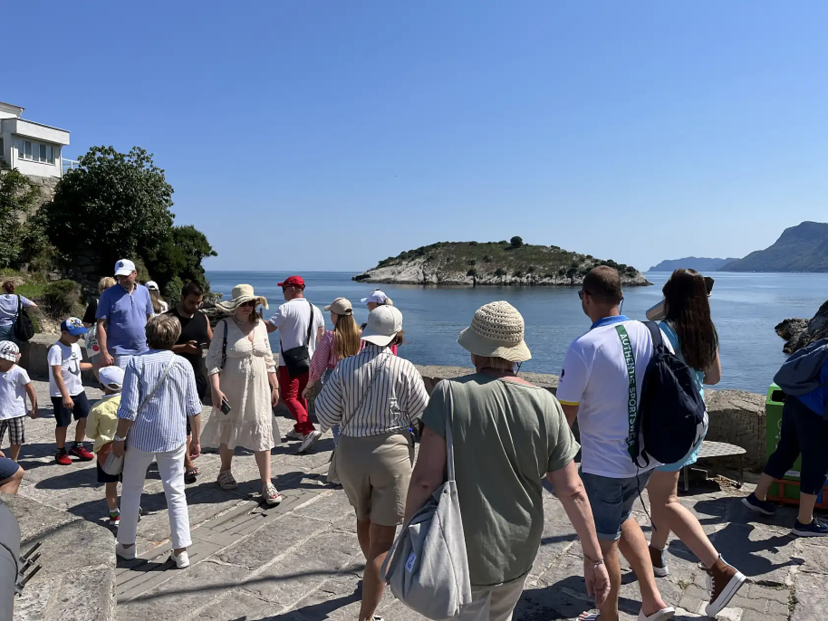 Dev Kruvaziyer 855 yolcusuyla Amasra'ya yanaştı