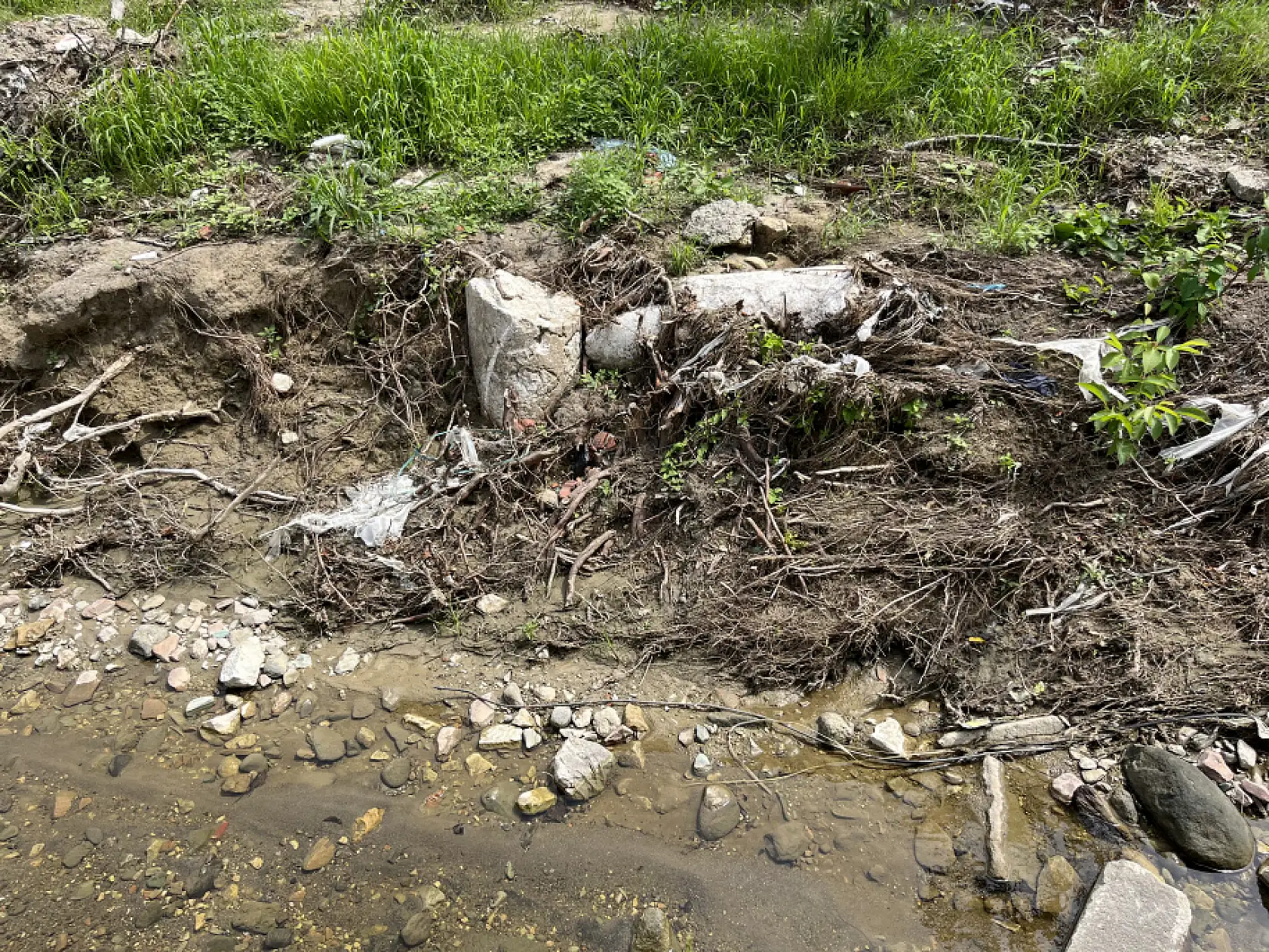 Sel, antik su kanalının parçalarını ortaya çıkardı