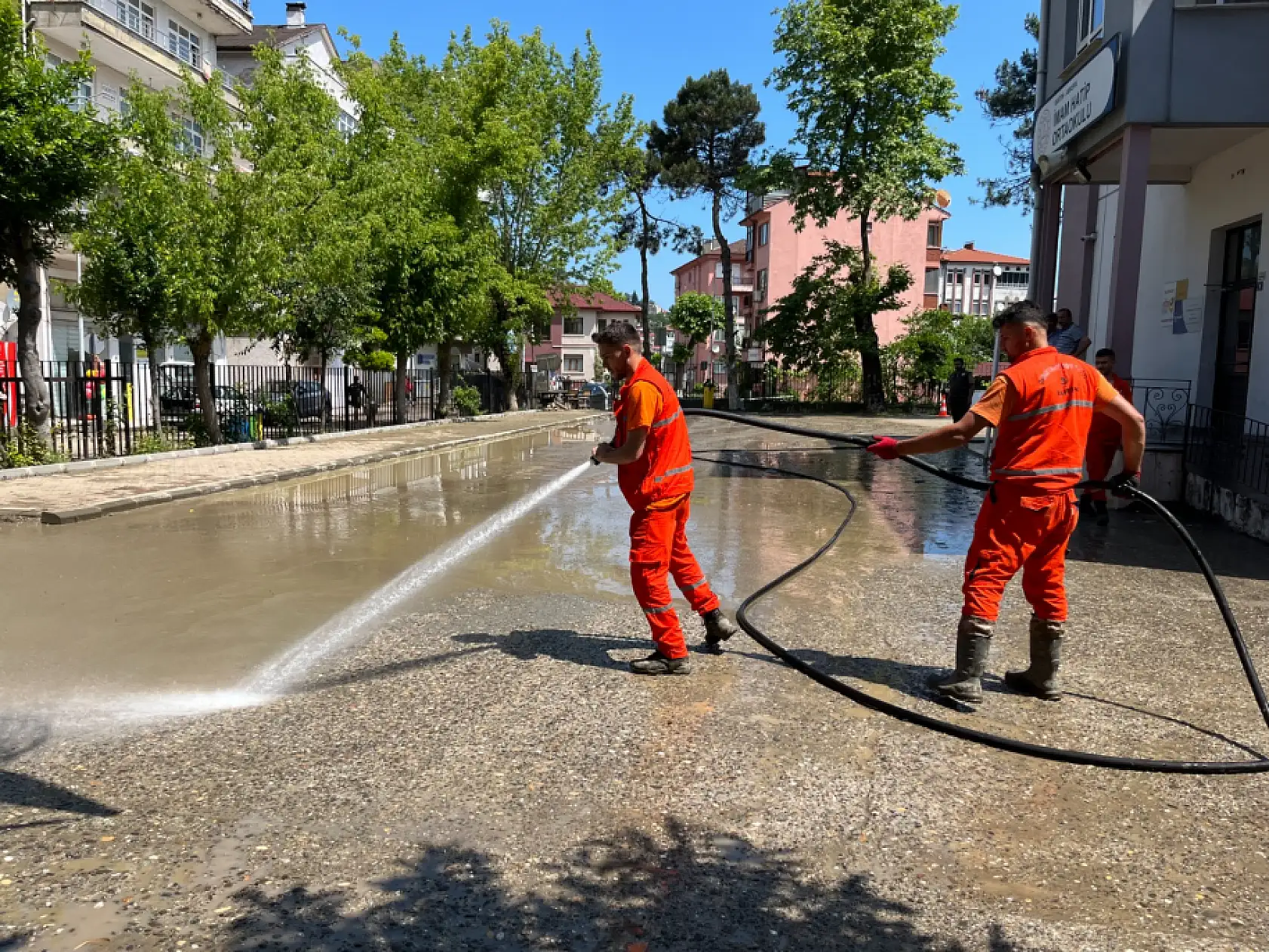 Selden sonra Amasra'da temizlik çalışmaları sürüyor