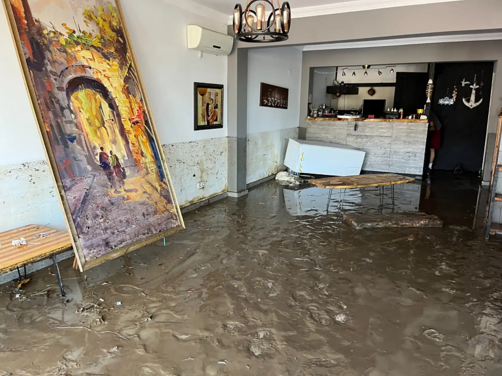 Selden sonra Amasra'da temizlik çalışmaları sürüyor
