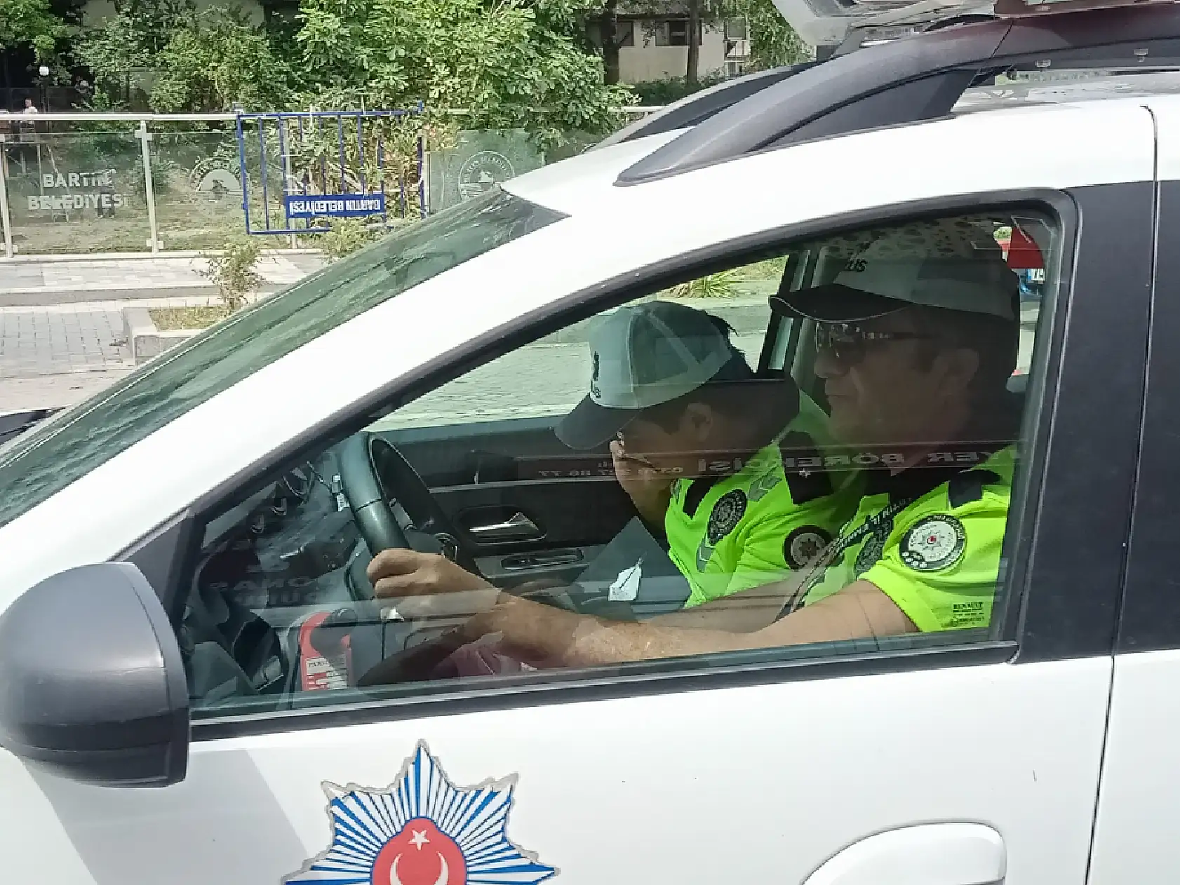 Gelişi güzel parklanmalara göz açtırmıyorlar