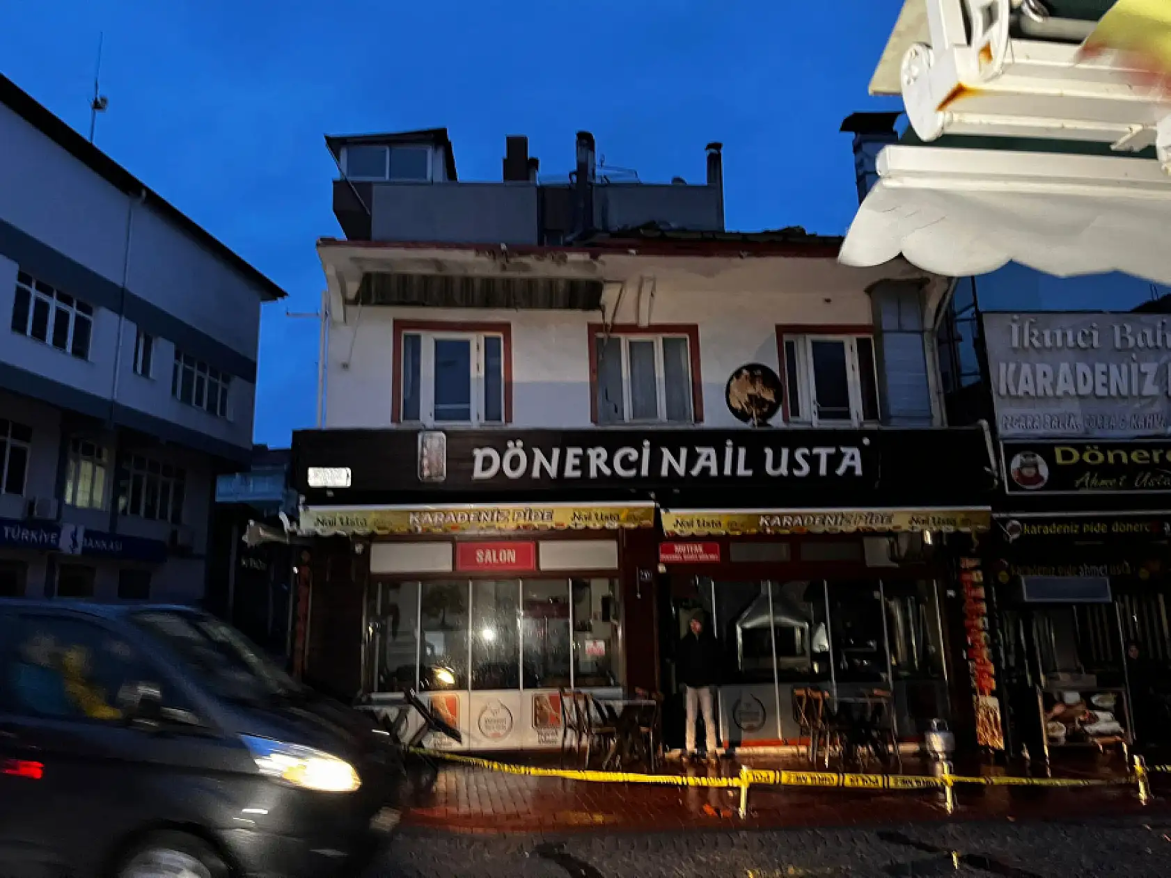 Aracın üzerine devrildi