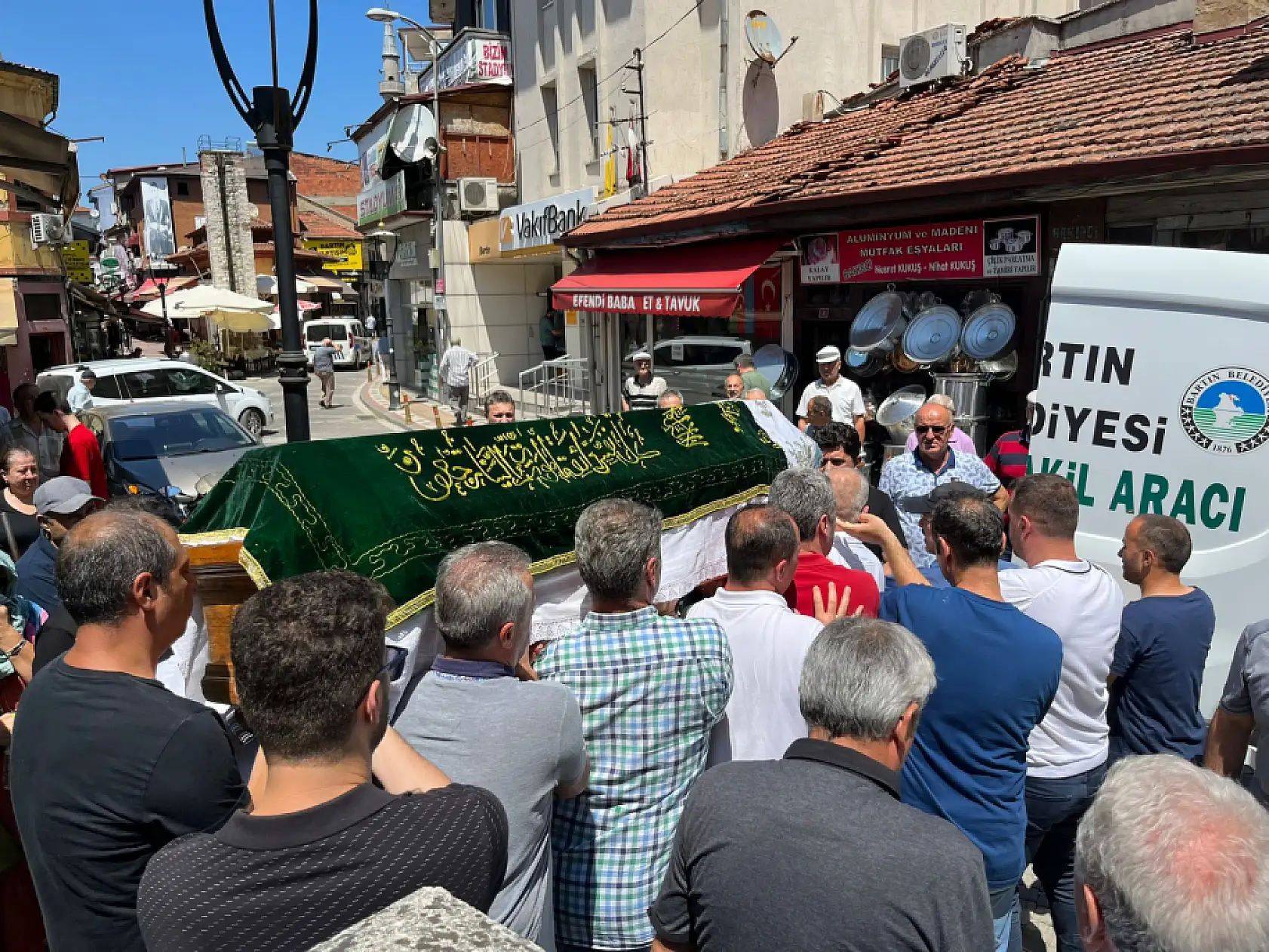 Dualarla son yolculuğuna uğurlandı