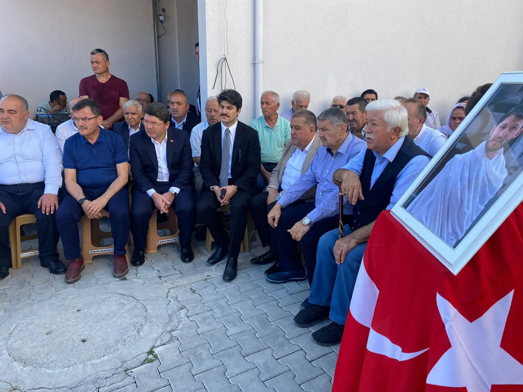 Binlerce kişi uğurladı