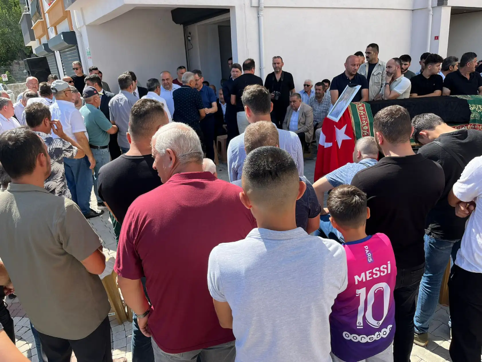 Binlerce kişi uğurladı