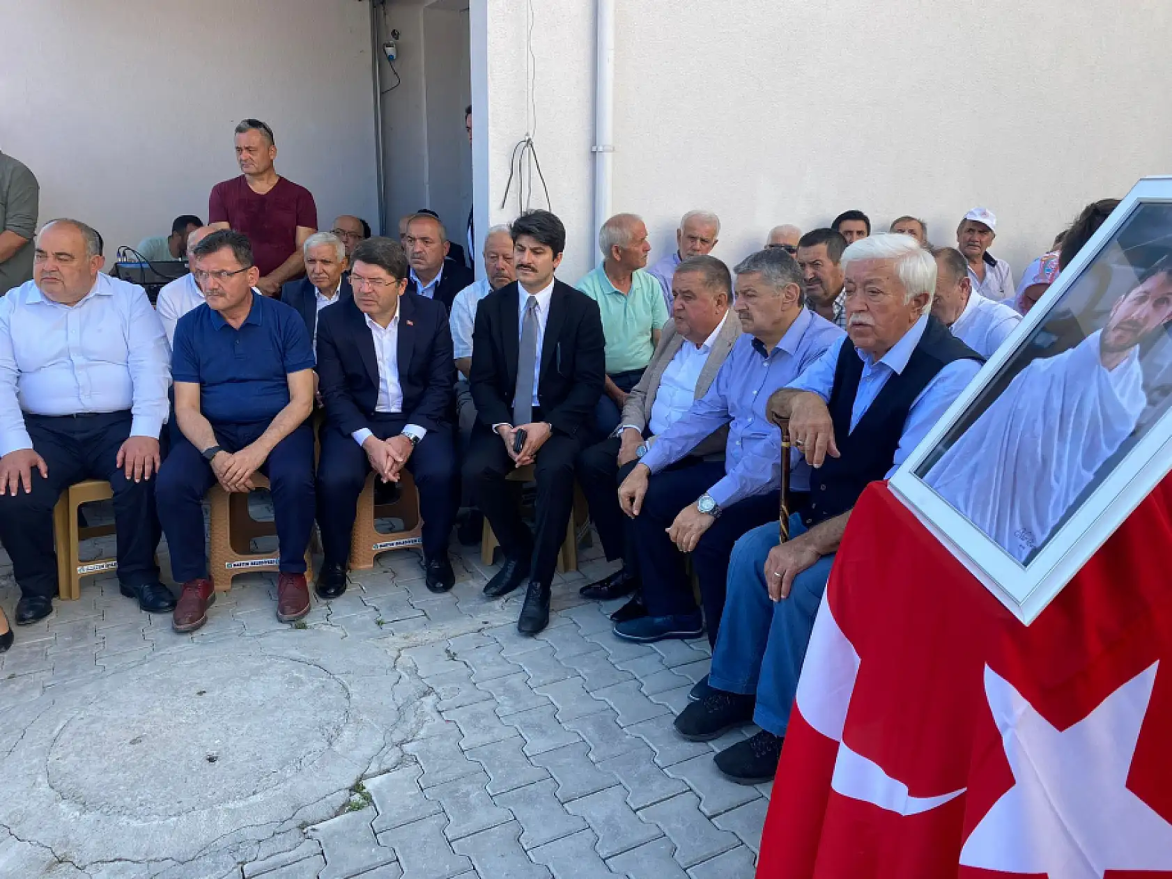 Binlerce kişi uğurladı