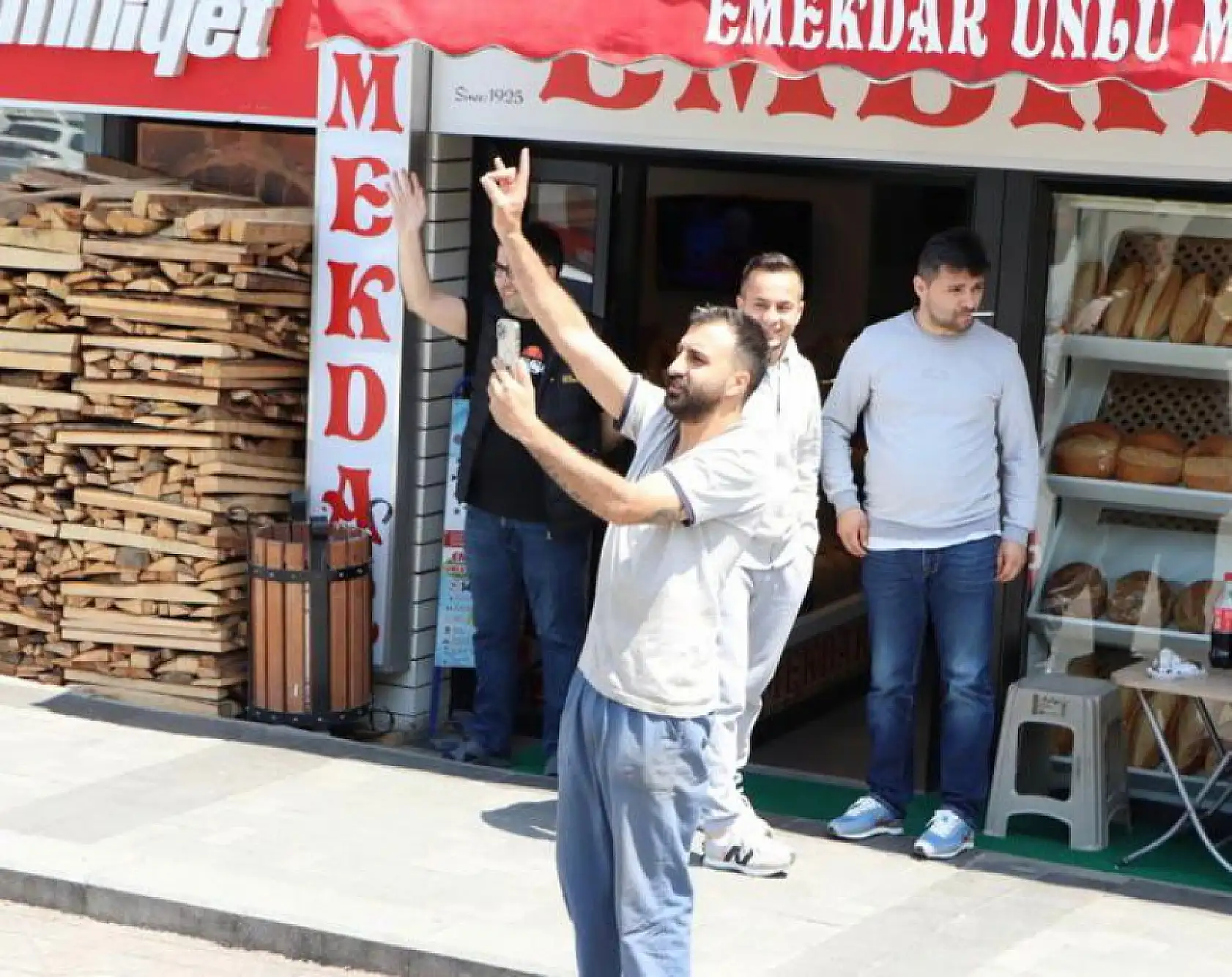 MHP Konvoyu Yoğun İlgi