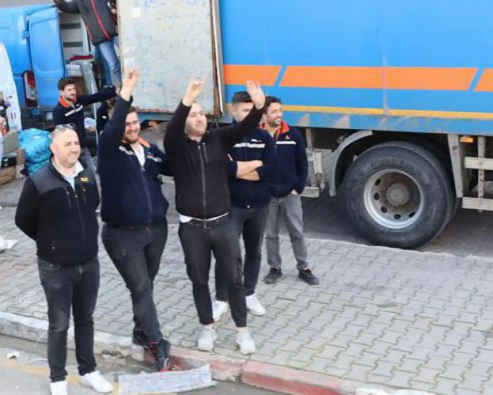 MHP Konvoyu Yoğun İlgi