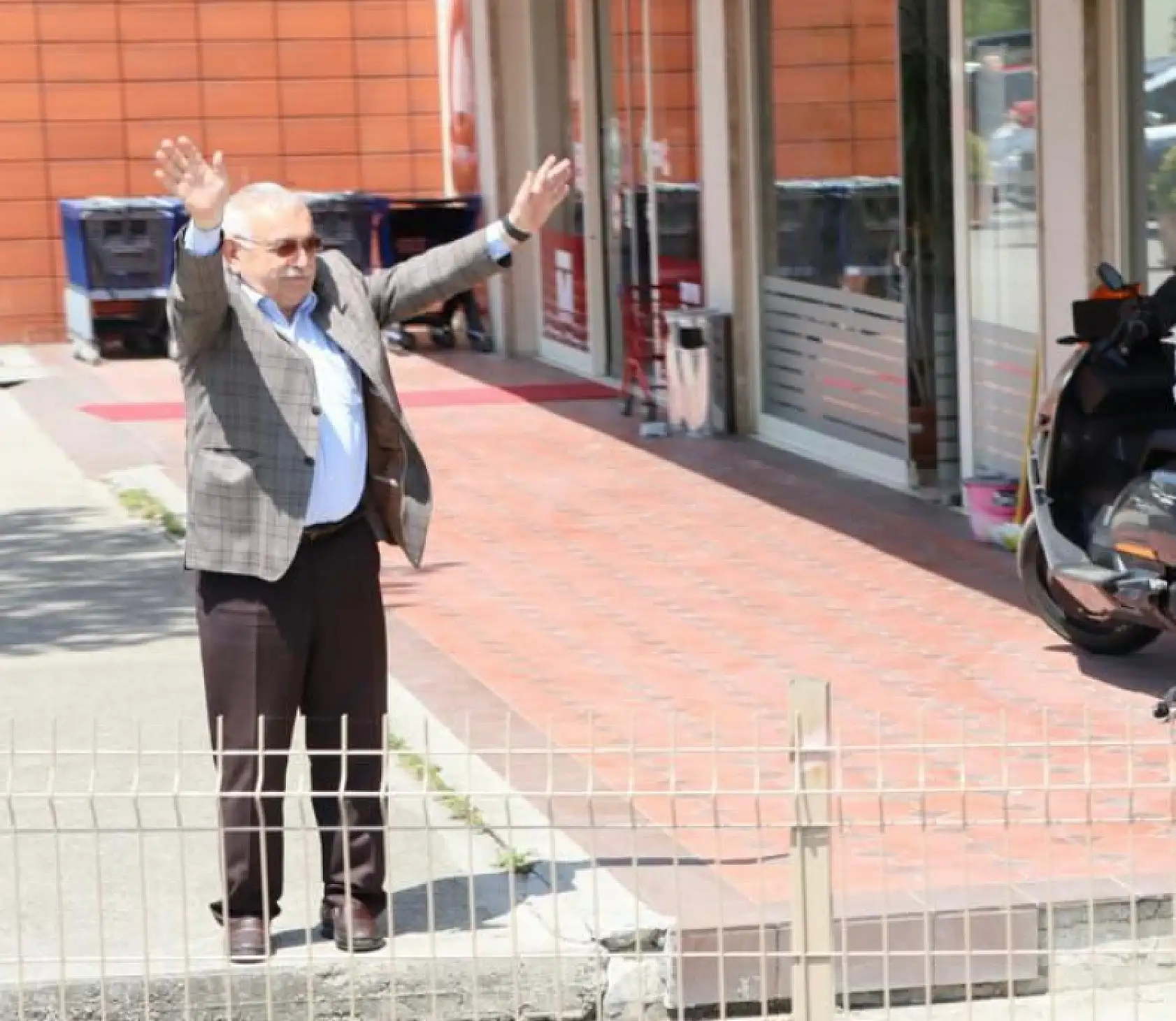MHP Konvoyu Yoğun İlgi