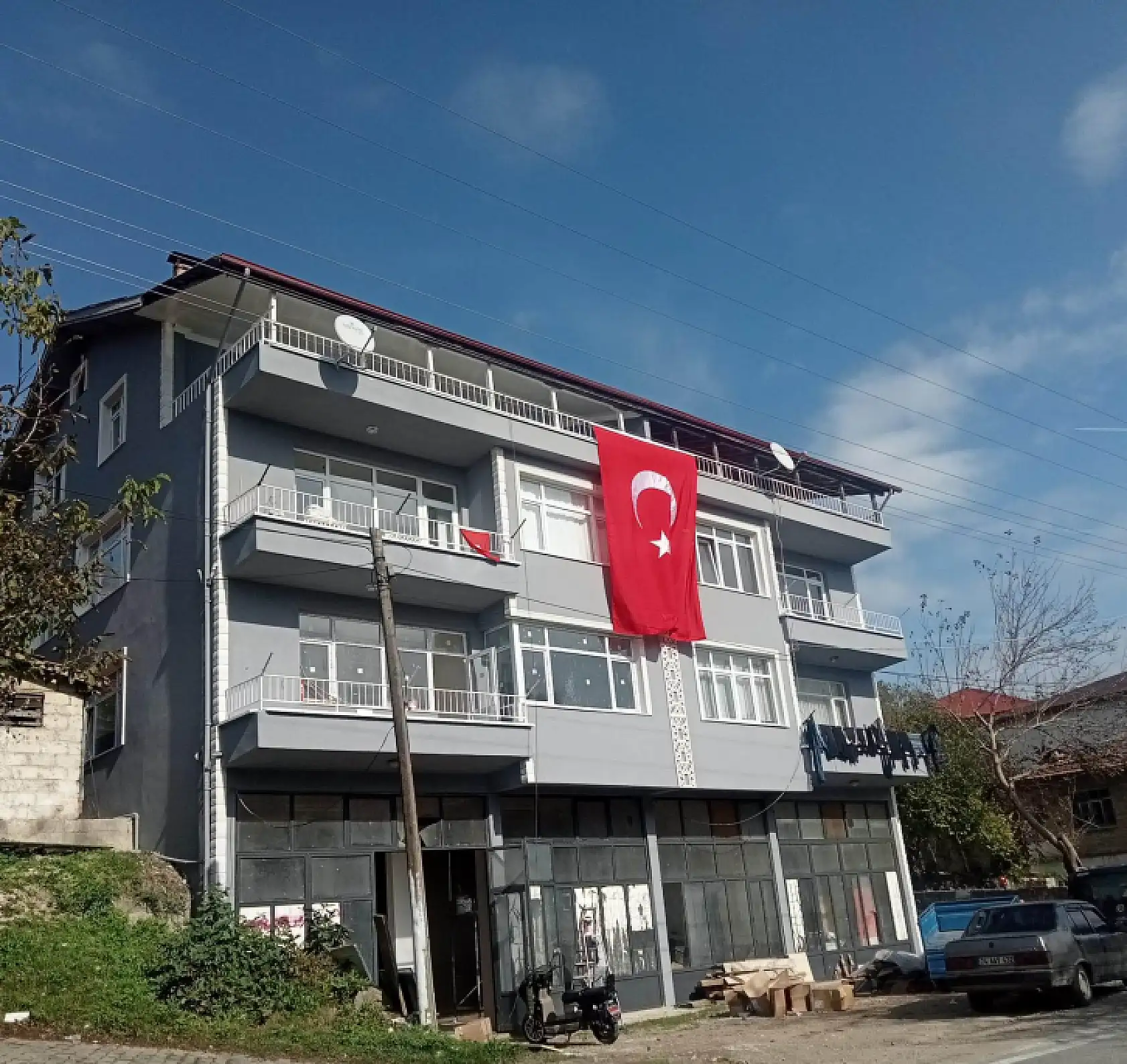 Yıldız Mahallesi Kırmızı Beyaza Büründü