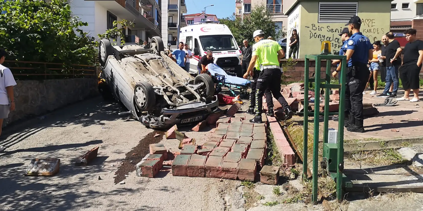 Sokak arasında feci kaza