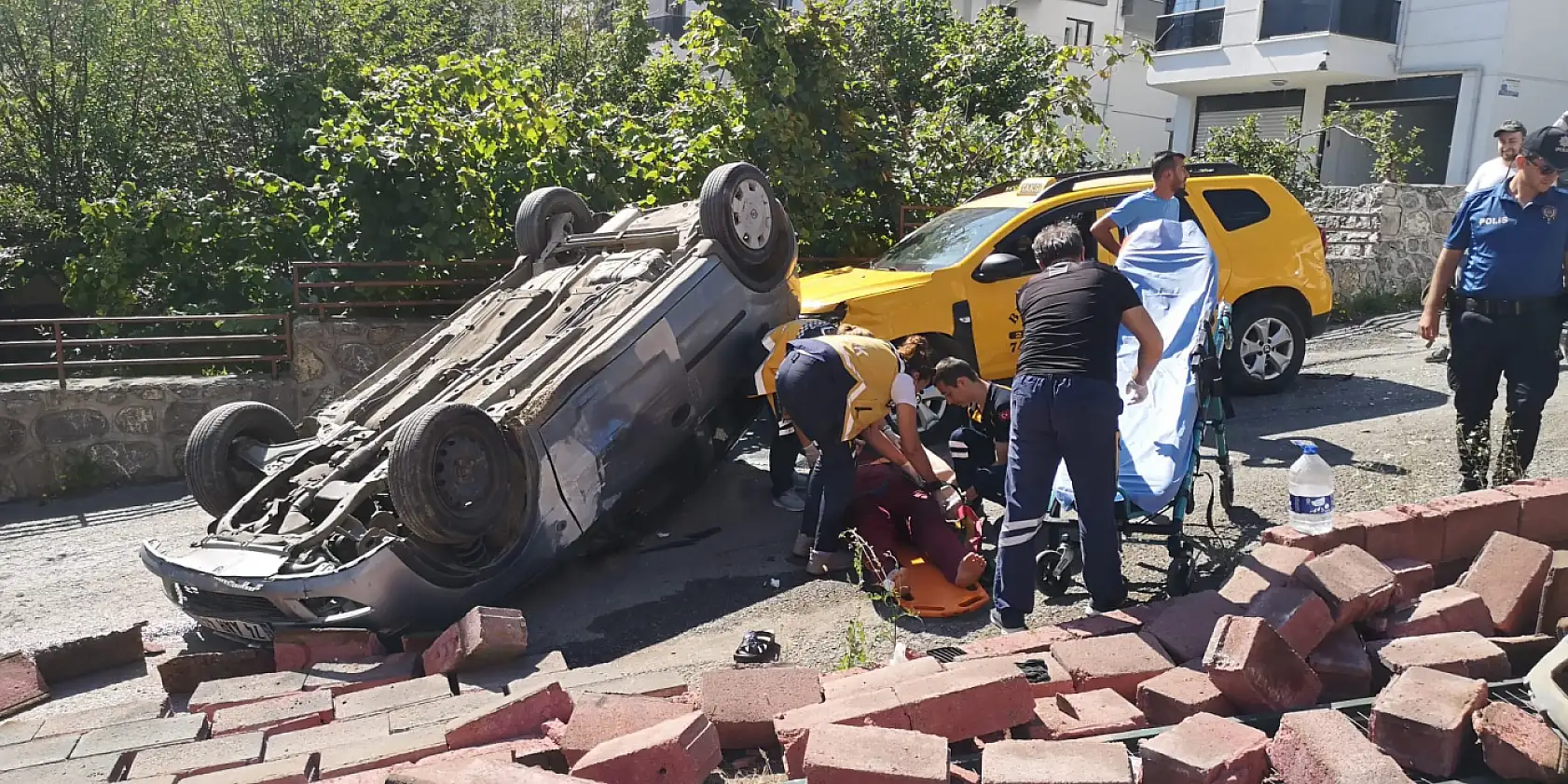 Sokak arasında feci kaza
