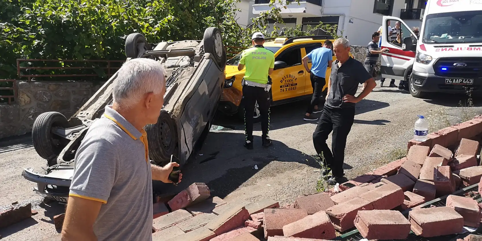 Sokak arasında feci kaza