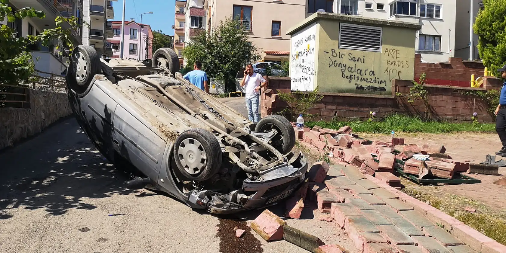 Sokak arasında feci kaza