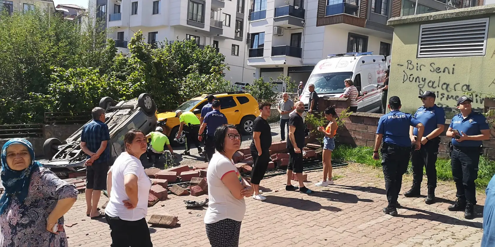 Sokak arasında feci kaza