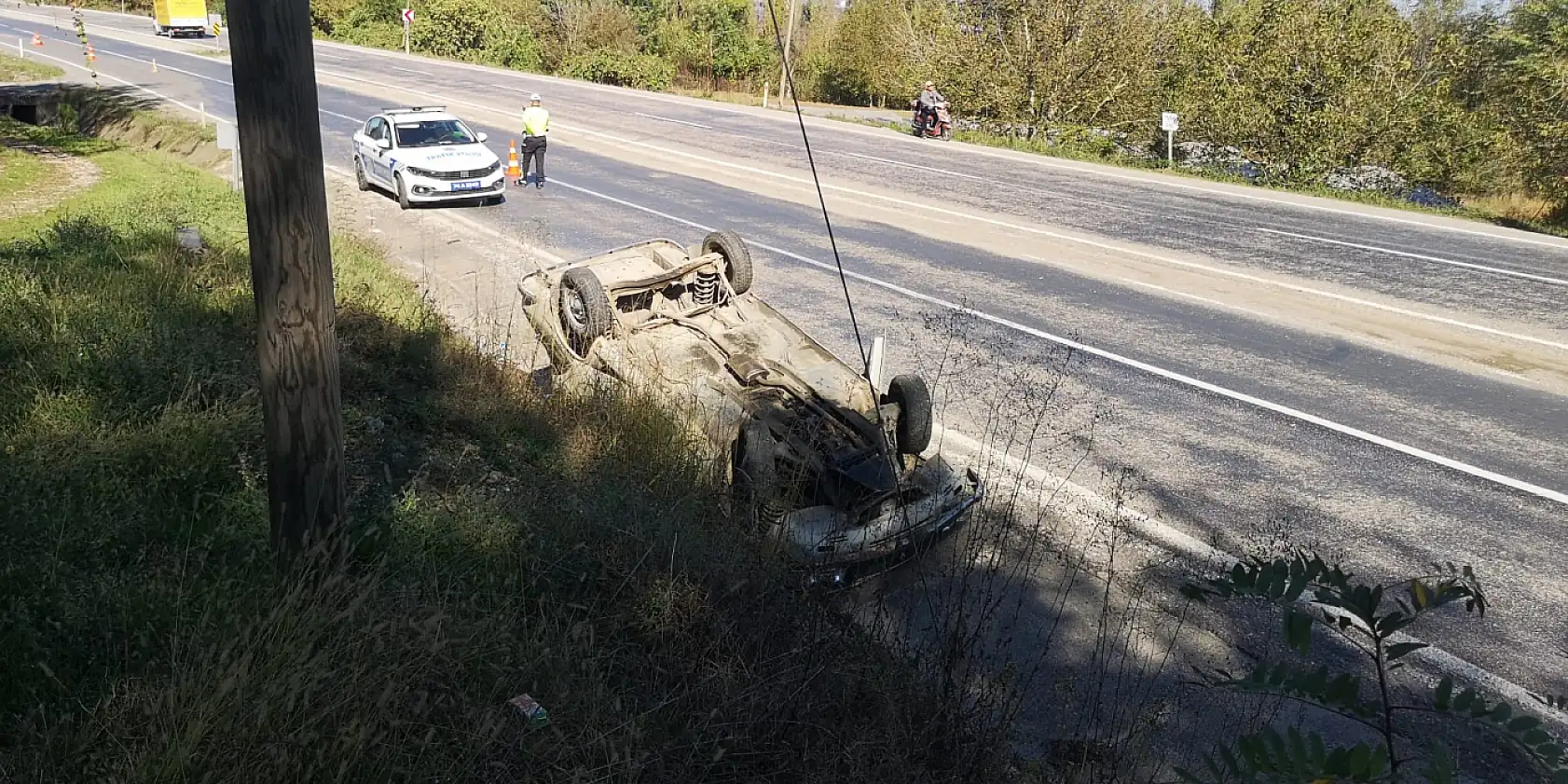 Yoldan çıktı takla attı
