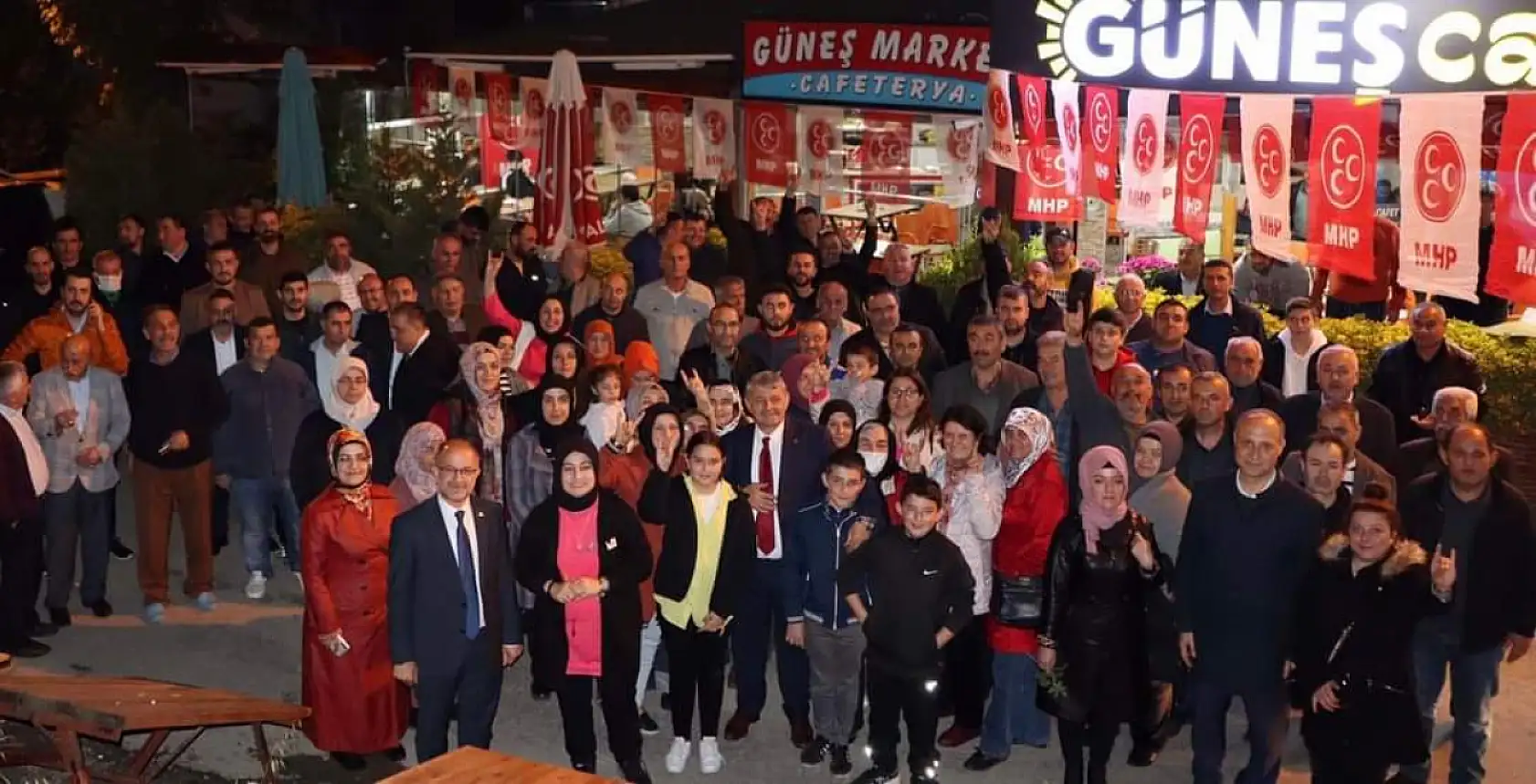 Meşaleler ve Şelaleler ile karşılandı
