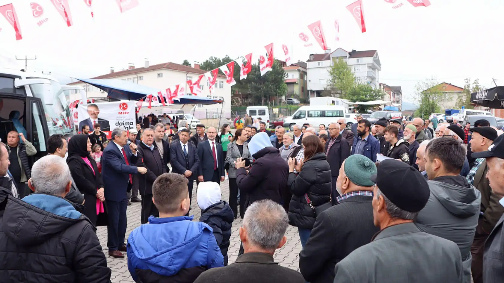 Cemal AKIN'ı bu pankartla karşıladılar