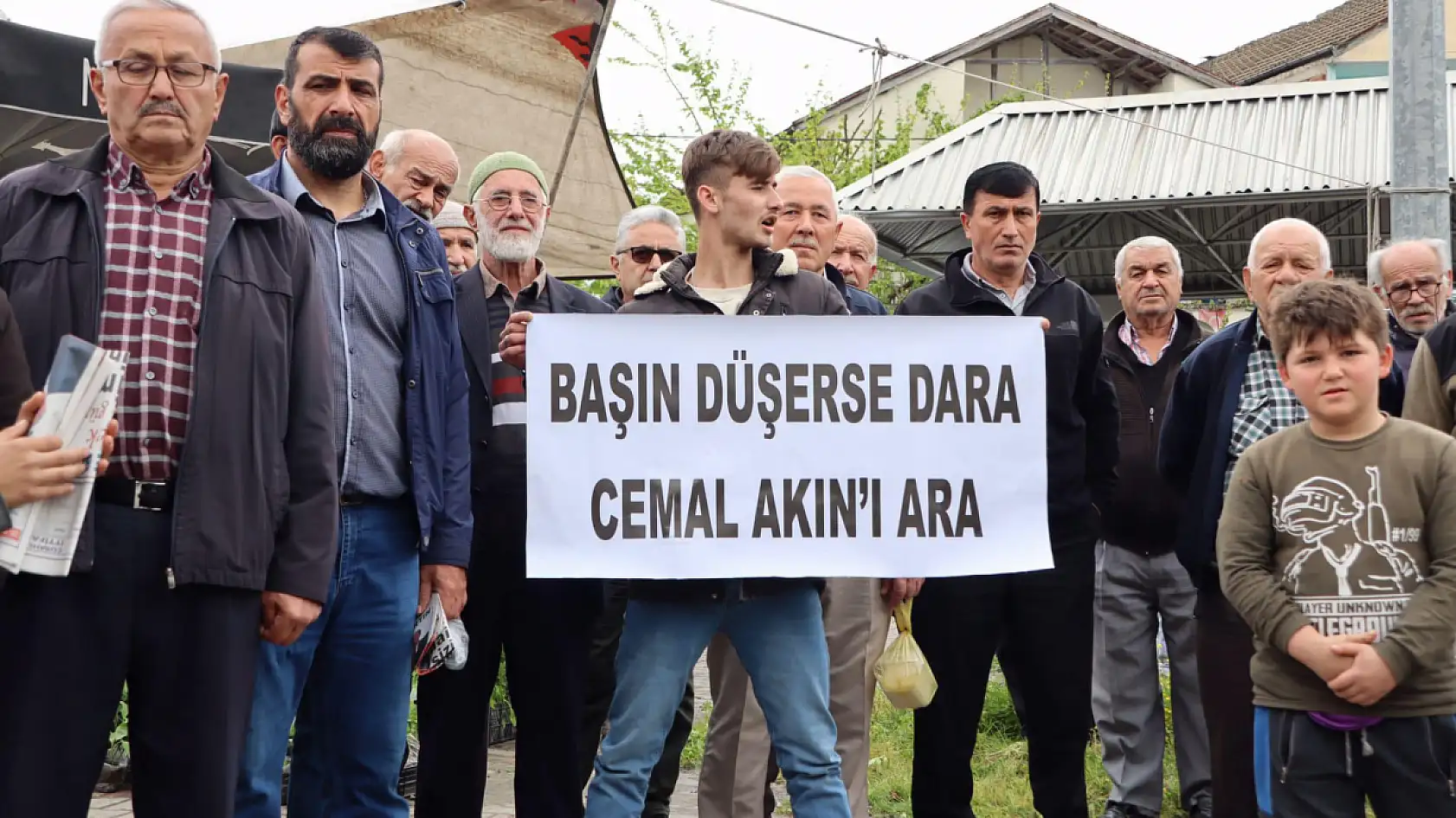 Cemal AKIN'ı bu pankartla karşıladılar