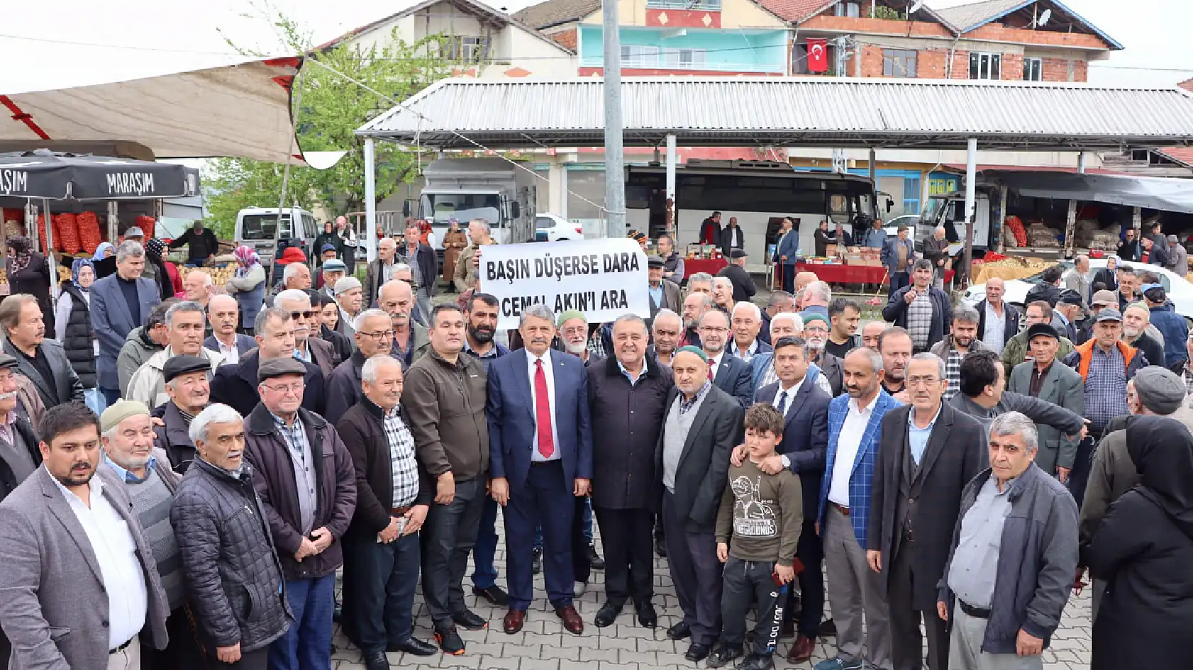 Cemal AKIN'ı bu pankartla karşıladılar