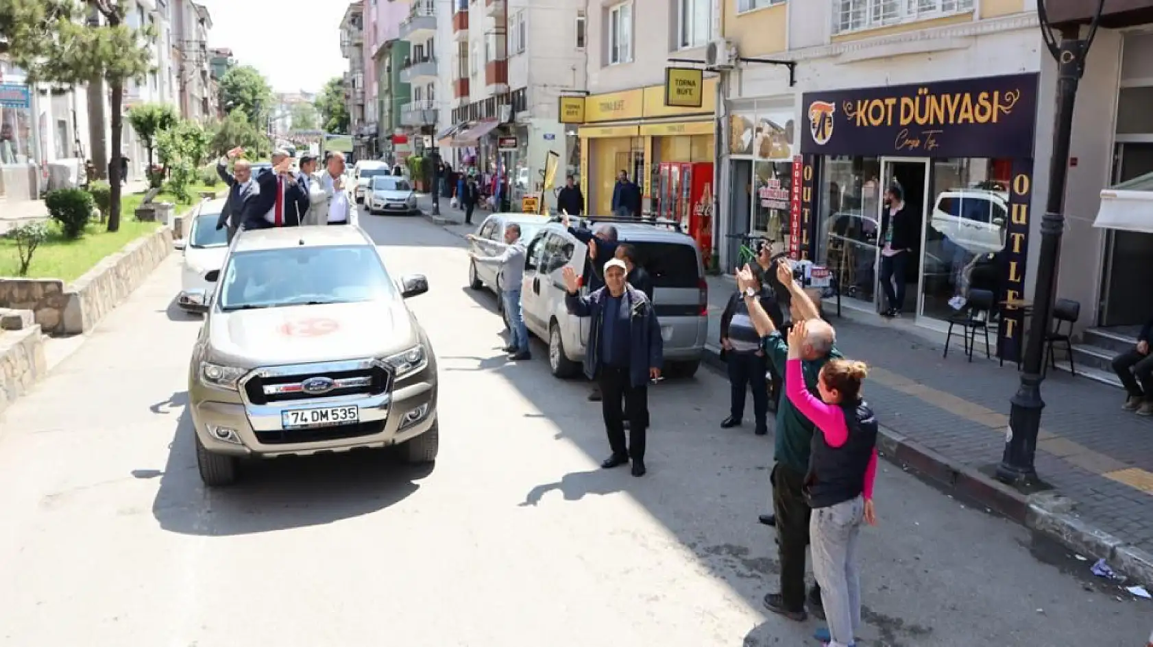 MHP Konvoyu Yoğun İlgi