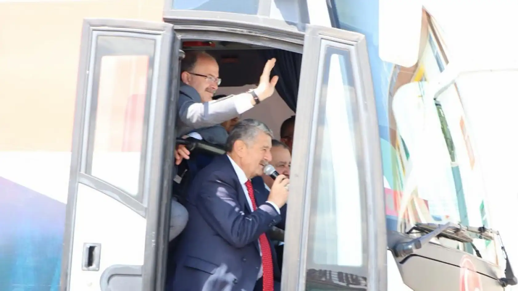 MHP Konvoyu Yoğun İlgi