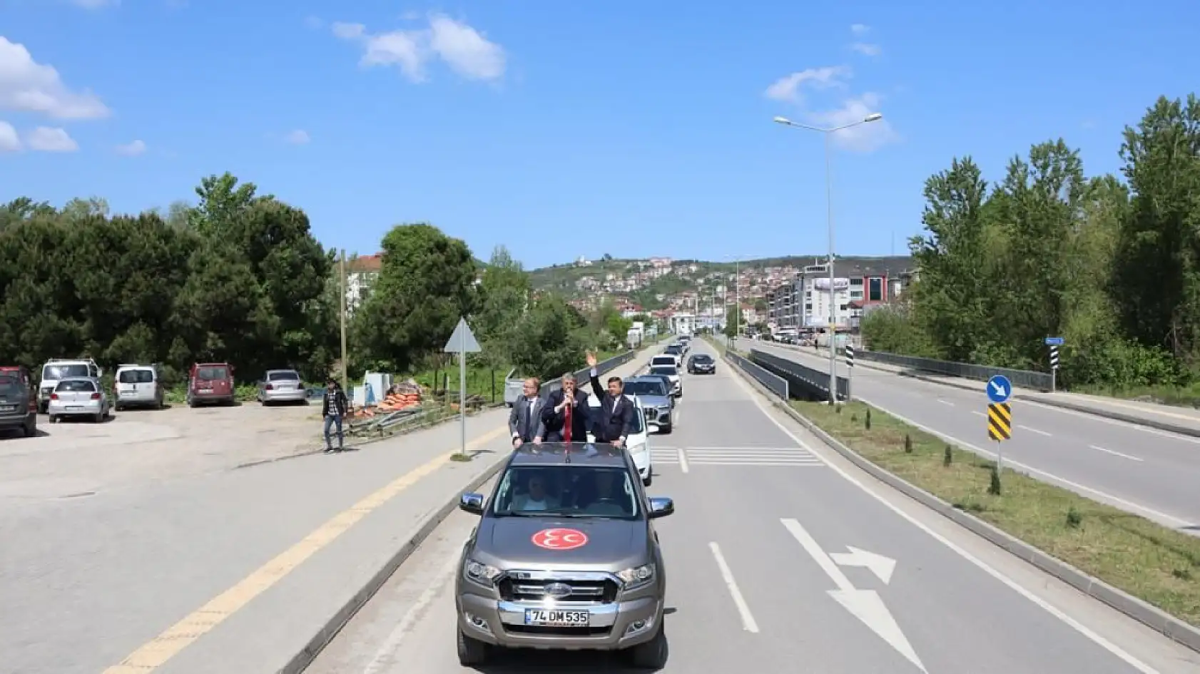 MHP Konvoyu Yoğun İlgi