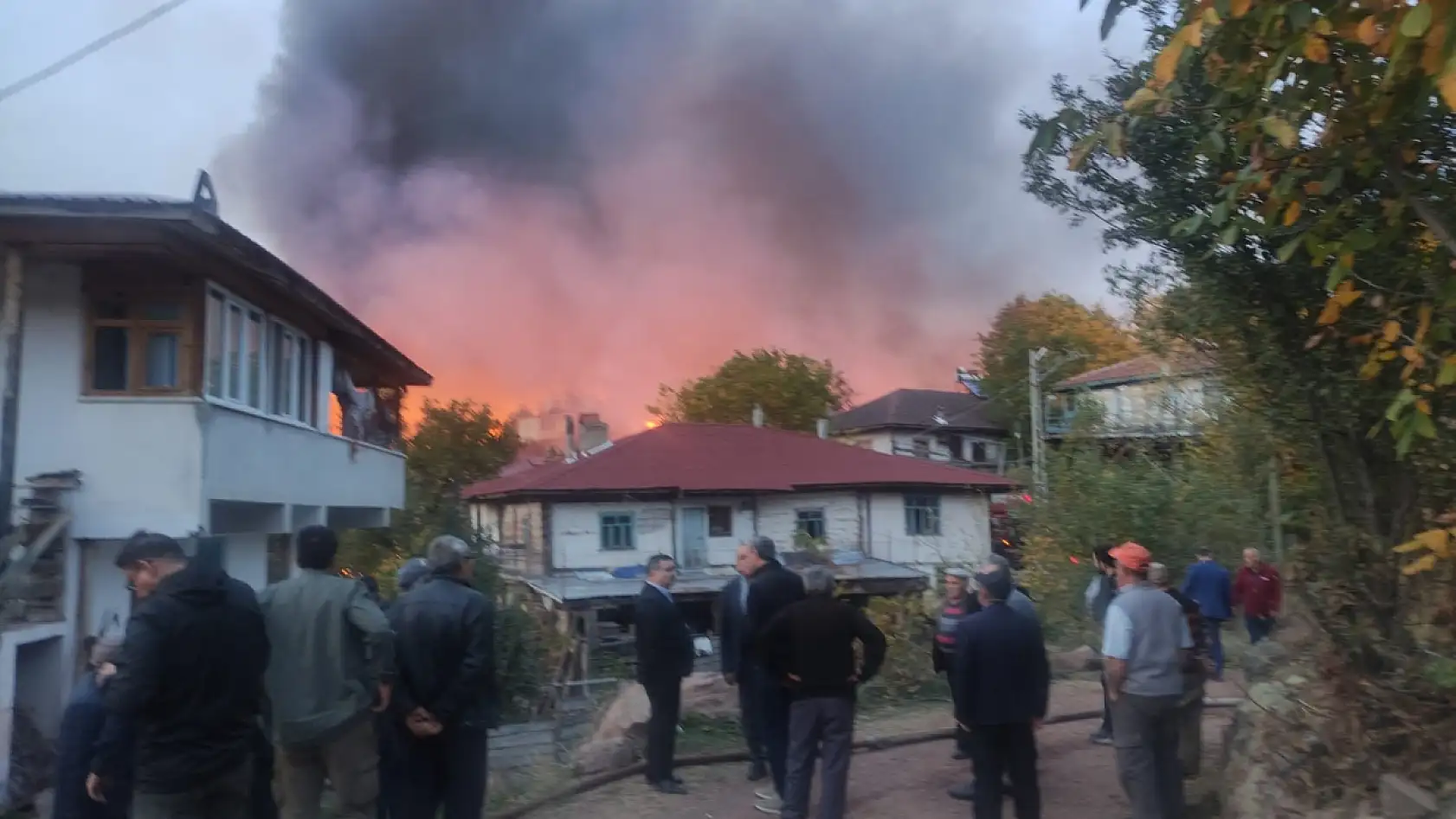 Komşuda felaket 43 ev yanarak kül oldu