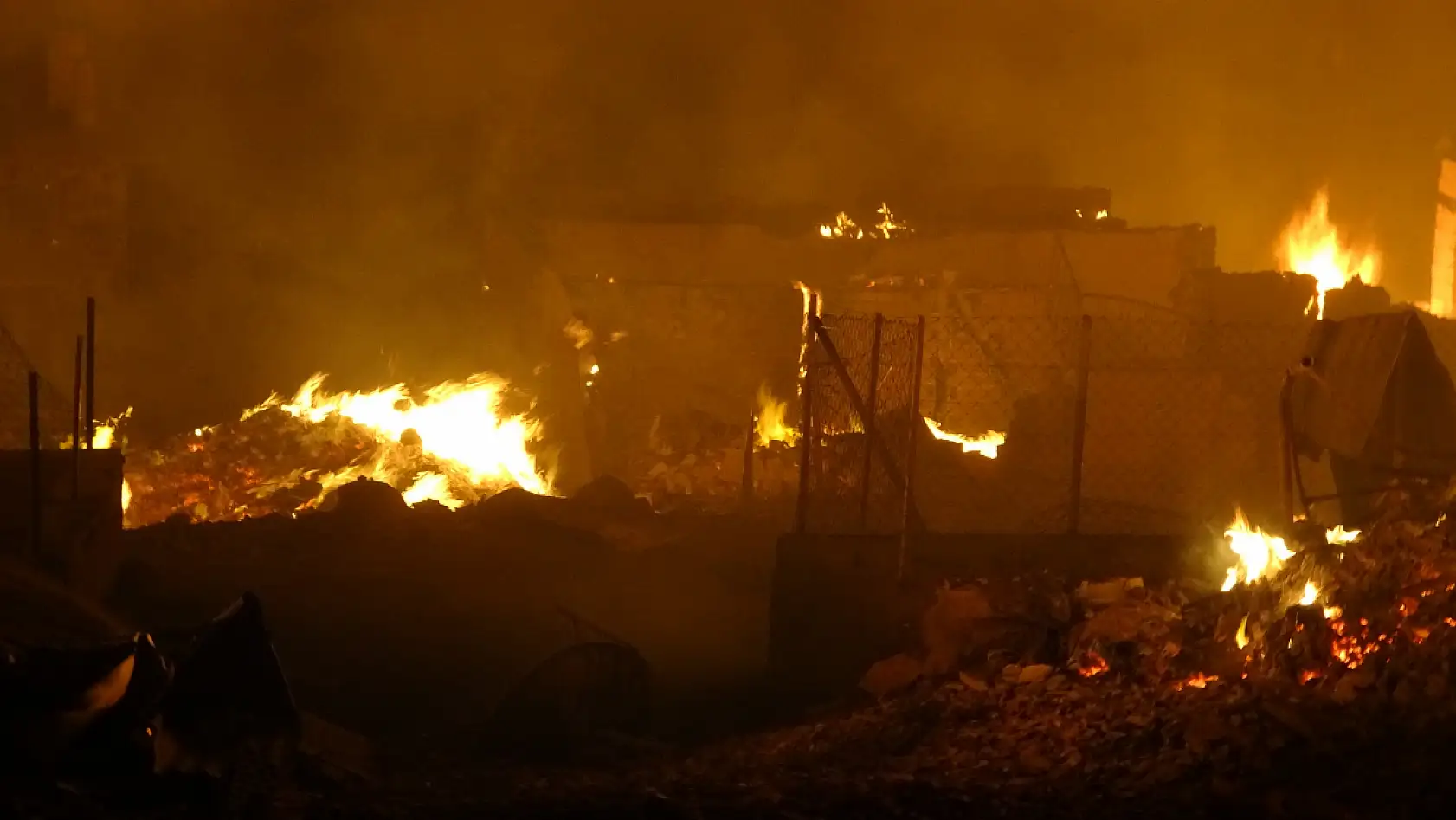 Komşuda felaket 43 ev yanarak kül oldu