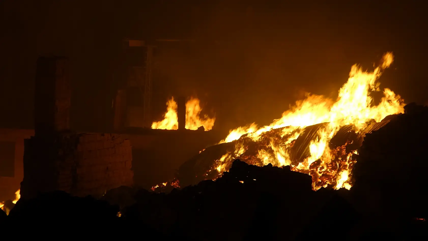 Komşuda felaket 43 ev yanarak kül oldu