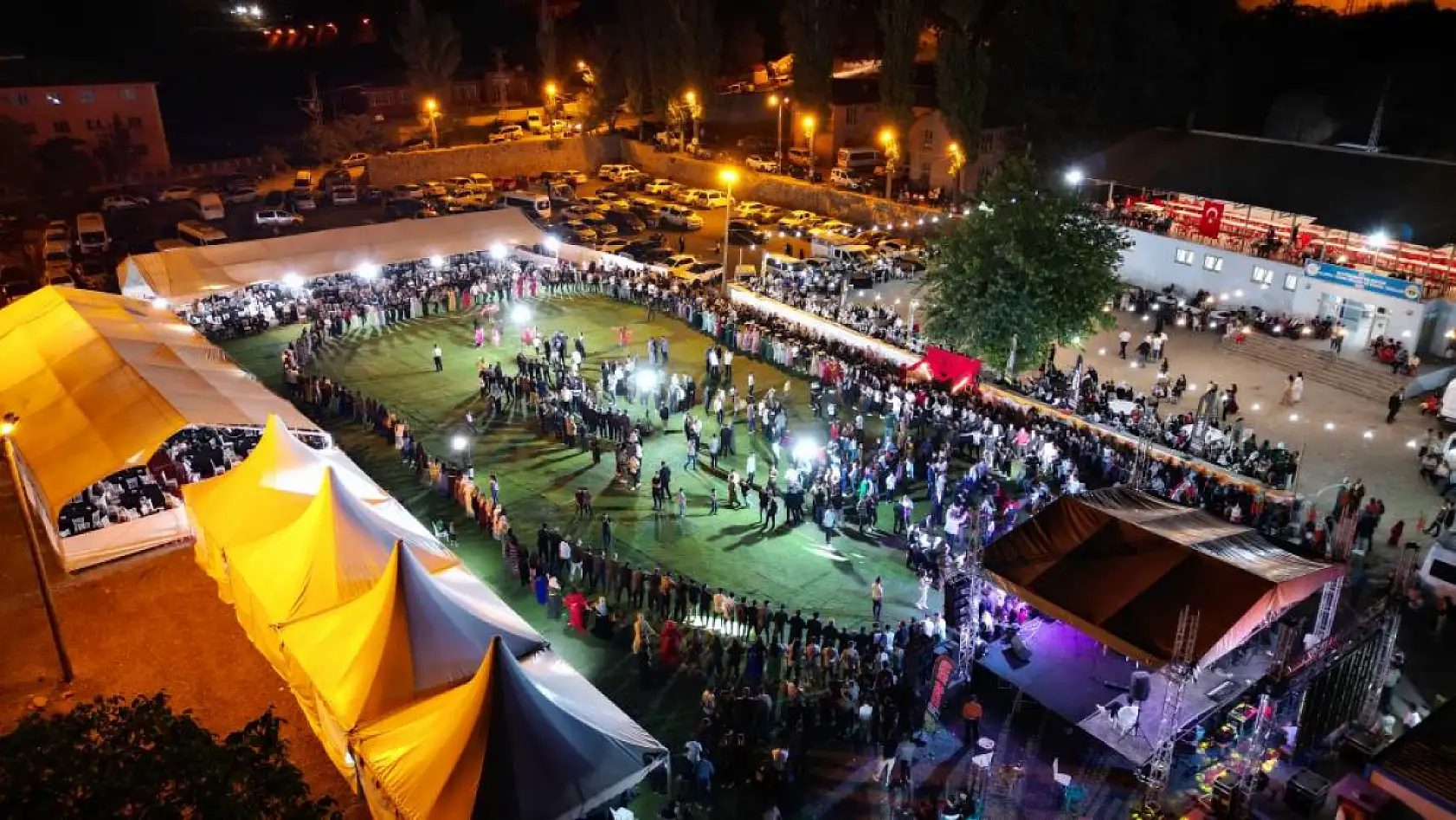 Takılan paralar masaya sığmadı