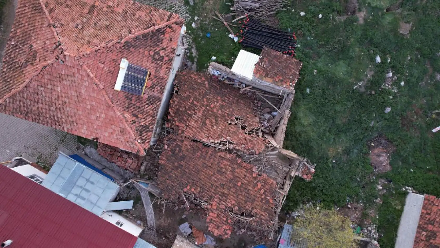 Deprem sonrası hasar gün yüzüne çıktı