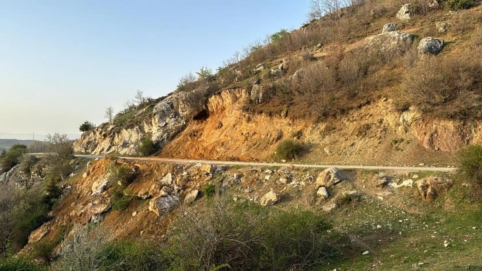 Deprem sonrası hasar gün yüzüne çıktı
