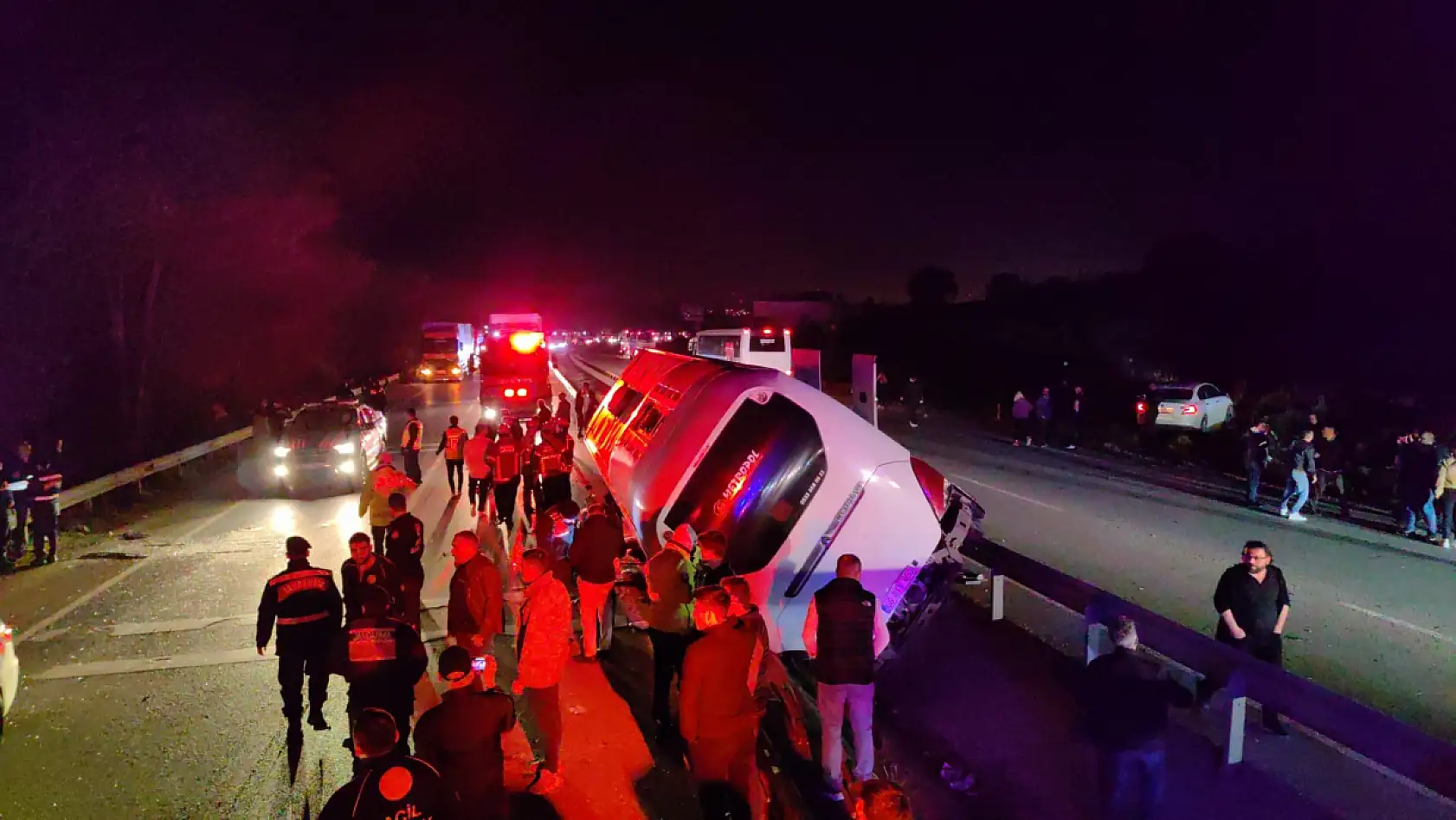 Bursa'da Yolcu Otobüsü Devrildi 3 ölü