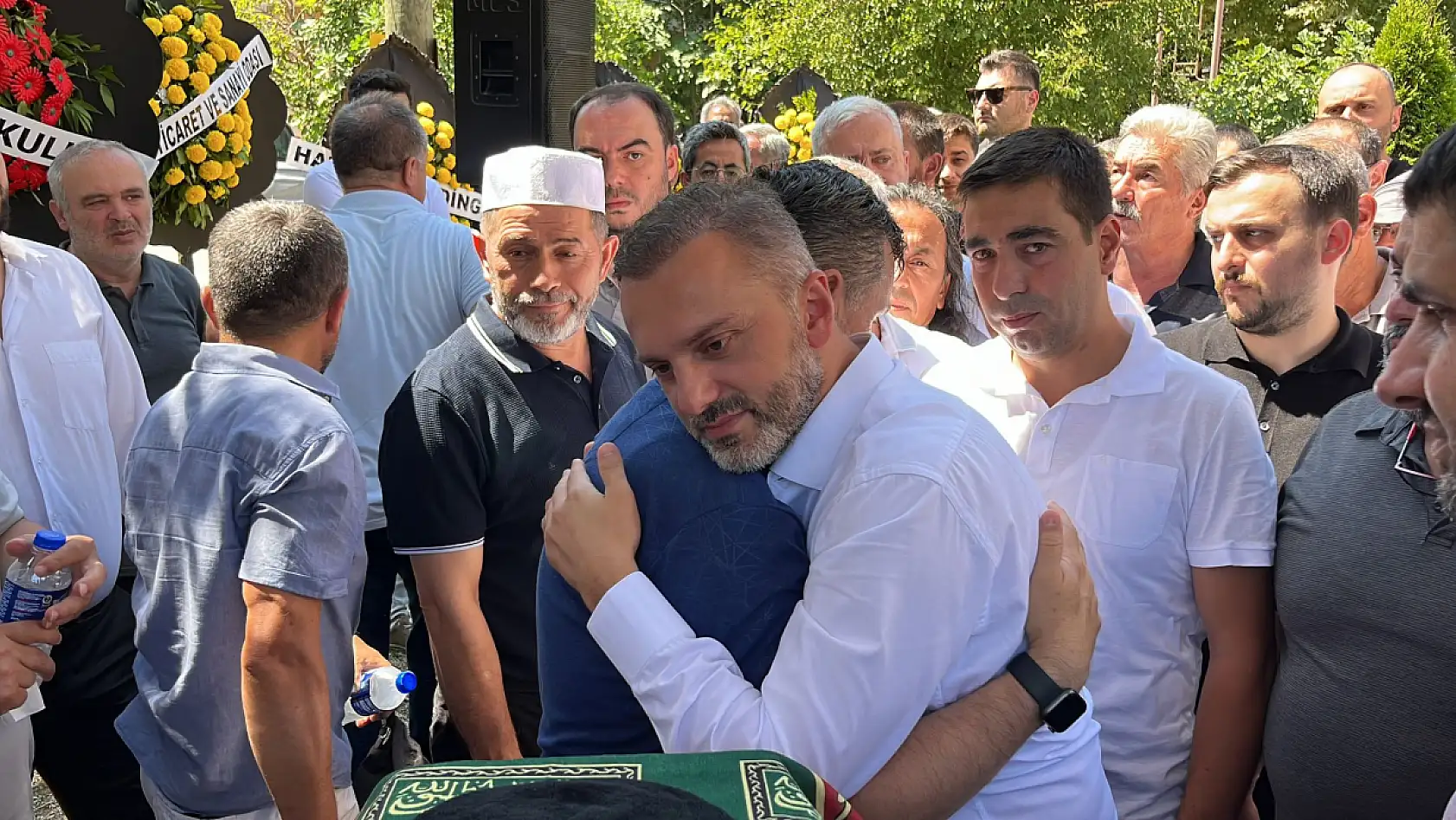 Binlerce kişi uğurladı