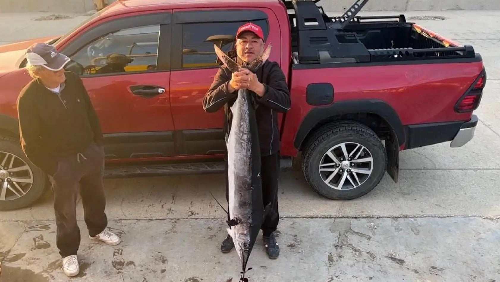 2 metre boyunda, 50 kiloluk Merlin balığı vurdu