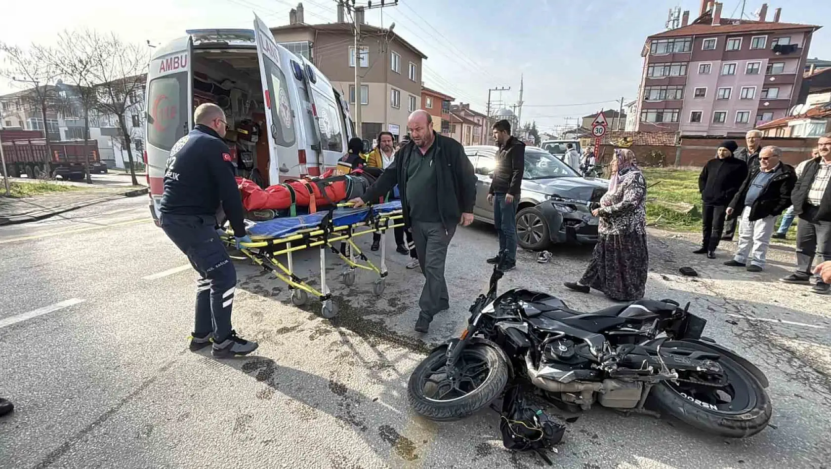 Bolu'da ciple çarpışan motosikletli yaralandı